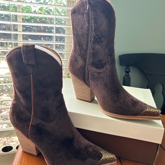 Brown fuzzy cowgirl boots steel toe cap size 9 NWT - Picture 2 of 5